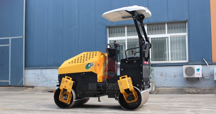 小型壓路機(jī)路面施工打滑怎么辦？